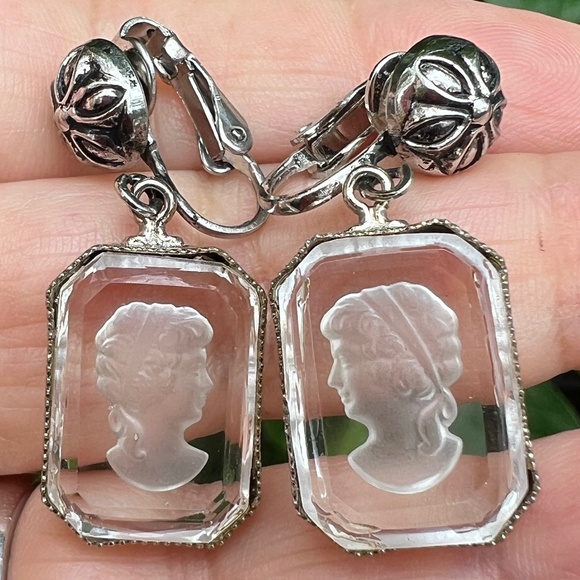VINTAGE CAMEO INTAGLIO CLEAR GLASS DROP DAGNLE SILVER TONE EARRINGS STATEMENT